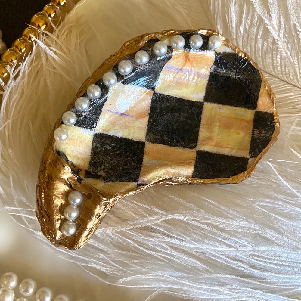 Pearl Embellished Mackenzie-Child’s Inspired Courtly Check Oyster Shell Creation